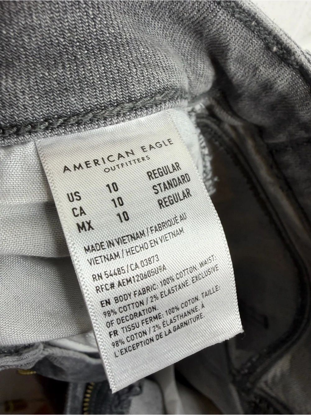 AE American Eagle Womens 10 Regular Mom Jeans Gray Distressed Ripped Denim 30
